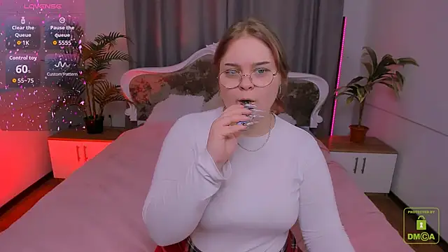 Snapshot of Erica__Alta chatting on November 17, 6:52 am Erica Alta online show from November 17, 6:52 am