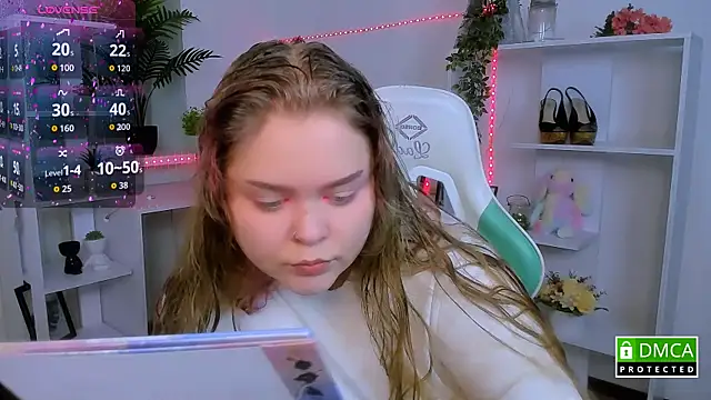 Snapshot of Erica__Alta chatting on November 28, 7:11 am Erica Alta online show from November 28, 7:11 am