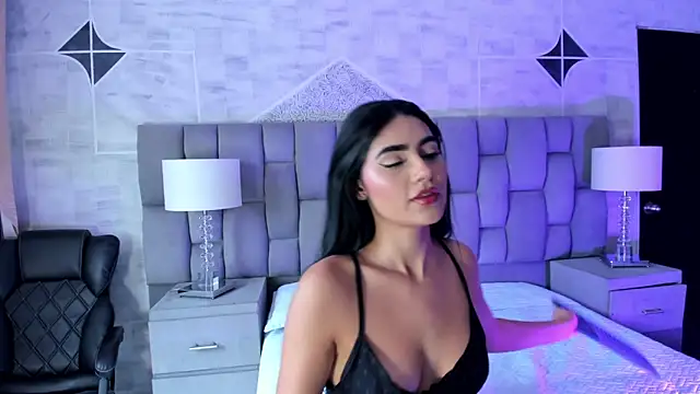 Snapshot of BellaaStorm chatting on October 3, 8:28 pm BellaaStorm online show from October 3, 8:28 pm