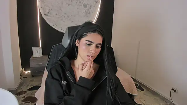 Snapshot of BellaaStorm chatting on October 18, 8:31 pm BellaaStorm online show from October 18, 8:31 pm
