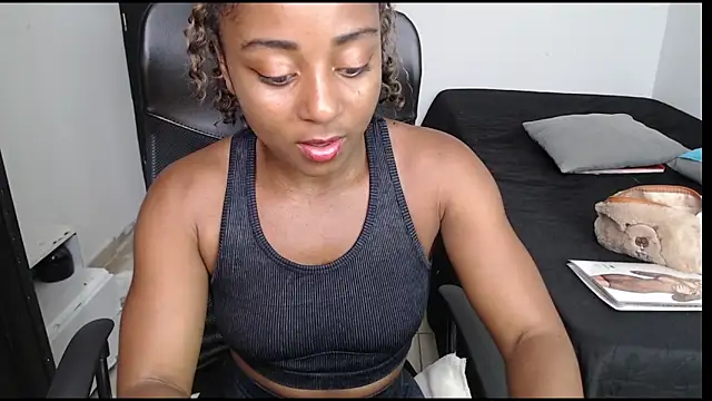 avis lara online show from February 18, 7:21 pm