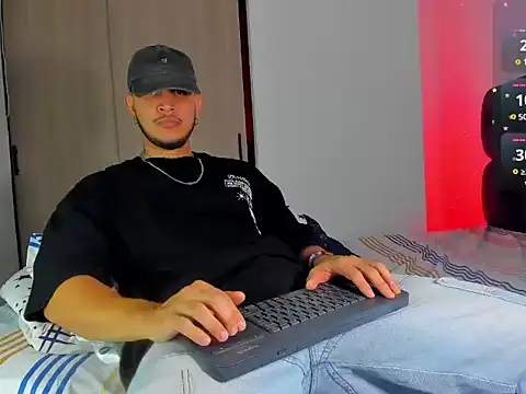 Snapshot of austinoficial chatting on December 21, 7:15 am austinoficial online show from December 21, 7:15 am