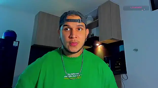 austinoficial online show from March 21, 2:27 am