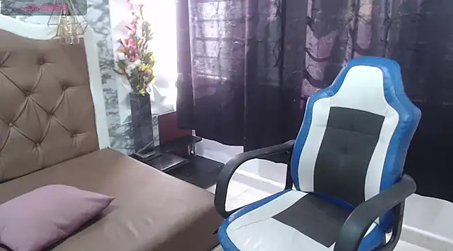 Snapshot of Iam_zaia chatting on February 24, 8:03 pm Iam zaia online show from February 24, 8:03 pm