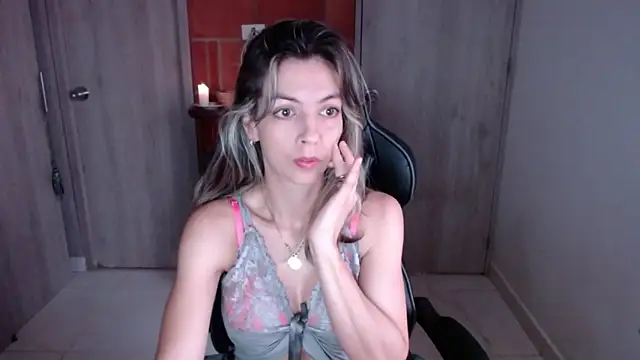 Princezzlove3 online show from February 12, 12:12 pm