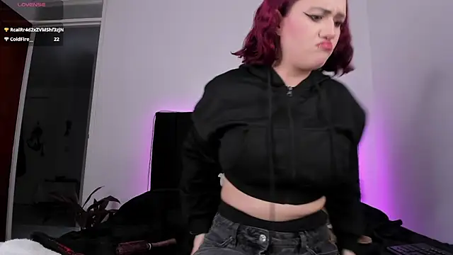 Snapshot of raven__white1 chatting on February 14, 3:43 am raven  white1 online show from February 14, 3:43 am