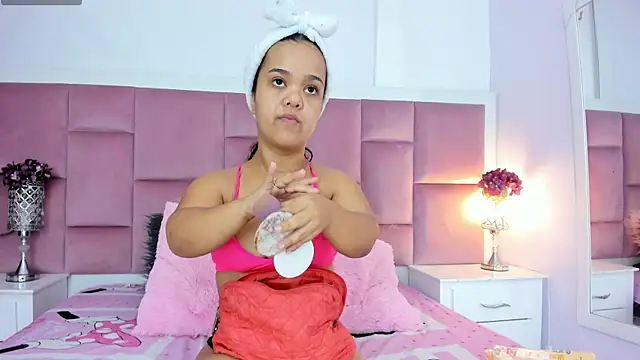 Snapshot of AnieRey chatting on January 20, 11:56 am AnieRey online show from January 20, 11:56 am