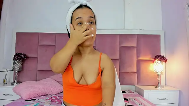 Snapshot of AnieRey chatting on March 8, 11:58 am AnieRey online show from March 8, 11:58 am