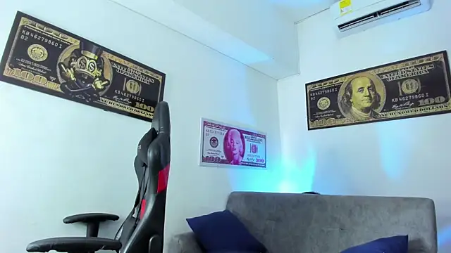 Snapshot of BrigitteRoy_ chatting on February 11, 7:16 pm BrigitteRoy  online show from February 11, 7:16 pm