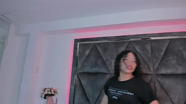 Snapshot of BrigitteRoy_ chatting on October 1, 2:50 am BrigitteRoy  online show from October 1, 2:50 am