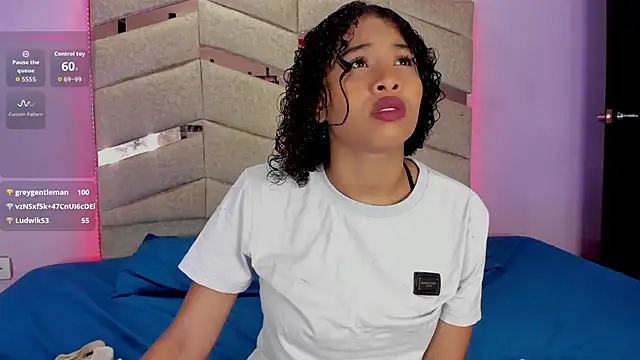 Snapshot of BrigitteRoy_ chatting on October 25, 2:52 am BrigitteRoy  online show from October 25, 2:52 am