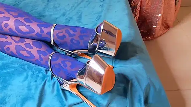 --SUNNY-- online show from November 7, 6:57 am