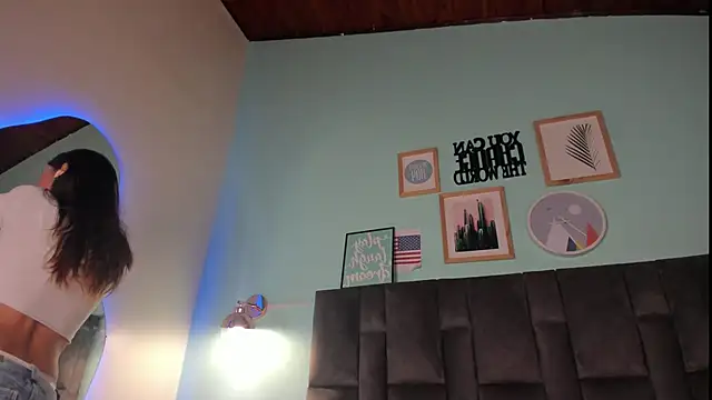 Snapshot of SabrinaSpell_ chatting on February 6, 11:43 am SabrinaSpell online show from February 6, 11:43 am