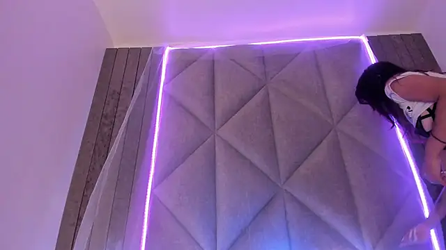 Snapshot of SabrinaSpell_ chatting on February 23, 11:44 am SabrinaSpell online show from February 23, 11:44 am