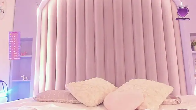 Snapshot of SabrinaSpell_ chatting on March 10, 11:42 am SabrinaSpell online show from March 10, 11:42 am