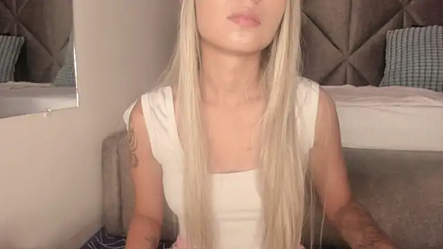 Snapshot of SabrinaSpell_ chatting on October 1, 11:49 am SabrinaSpell online show from October 1, 11:49 am