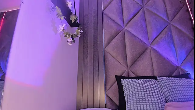 Snapshot of SabrinaSpell_ chatting on October 19, 11:55 am SabrinaSpell online show from October 19, 11:55 am