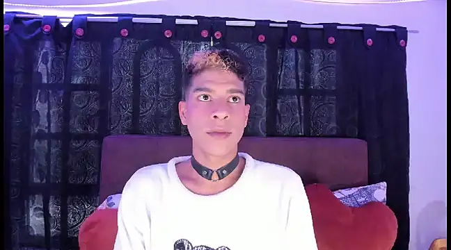Snapshot of Ethan_Boyy chatting on January 23, 7:29 pm Ethan Boyy online show from January 23, 7:29 pm