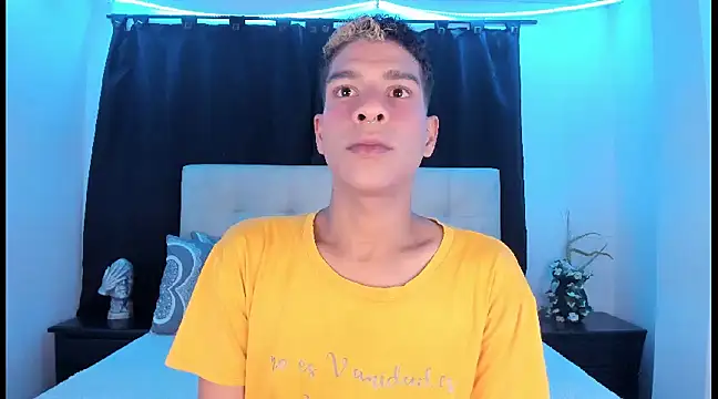 Snapshot of Ethan_Boyy chatting on January 24, 8:02 am Ethan Boyy online show from January 24, 8:02 am