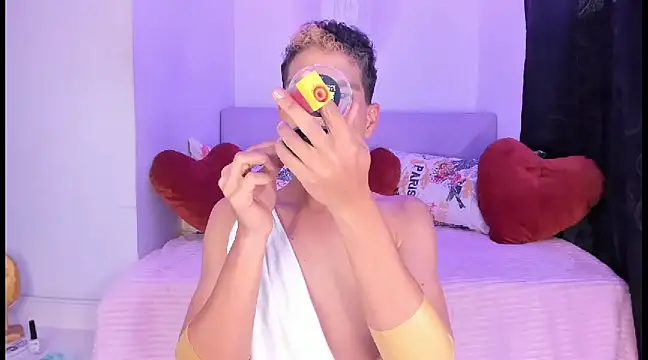 Snapshot of Ethan_Boyy chatting on February 8, 10:29 pm Ethan Boyy online show from February 8, 10:29 pm