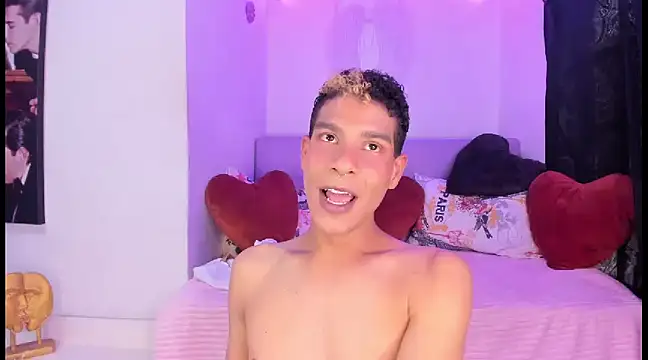 Snapshot of Ethan_Boyy chatting on February 11, 10:07 pm Ethan Boyy online show from February 11, 10:07 pm