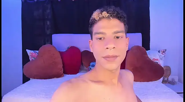 Snapshot of Ethan_Boyy chatting on February 20, 10:48 pm Ethan Boyy online show from February 20, 10:48 pm