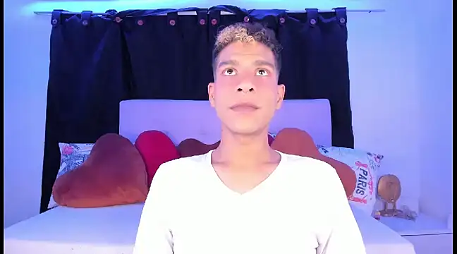 Snapshot of Ethan_Boyy chatting on February 26, 12:16 am Ethan Boyy online show from February 26, 12:16 am