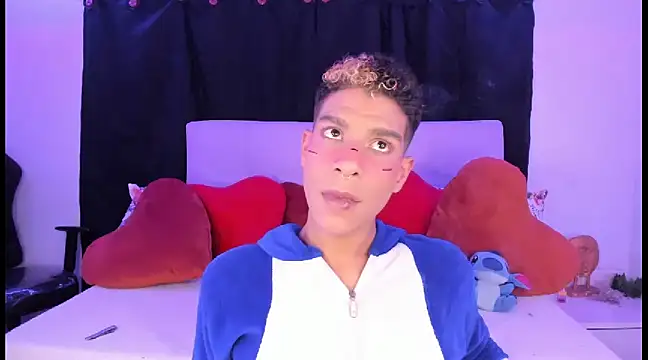 Snapshot of Ethan_Boyy chatting on February 28, 4:32 am Ethan Boyy online show from February 28, 4:32 am