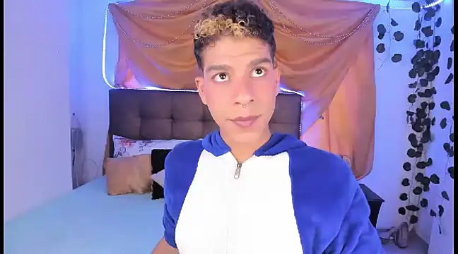 Snapshot of Ethan_Boyy chatting on February 28, 10:28 pm Ethan Boyy online show from February 28, 10:28 pm