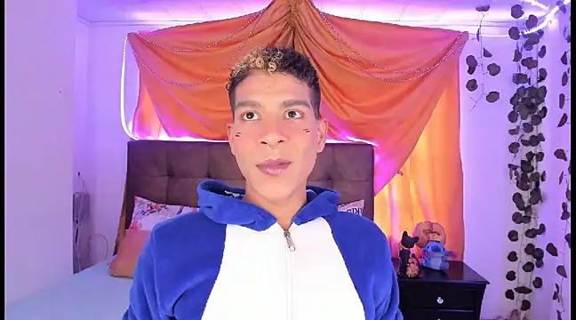 Snapshot of Ethan_Boyy chatting on March 5, 7:38 pm Ethan Boyy online show from March 5, 7:38 pm