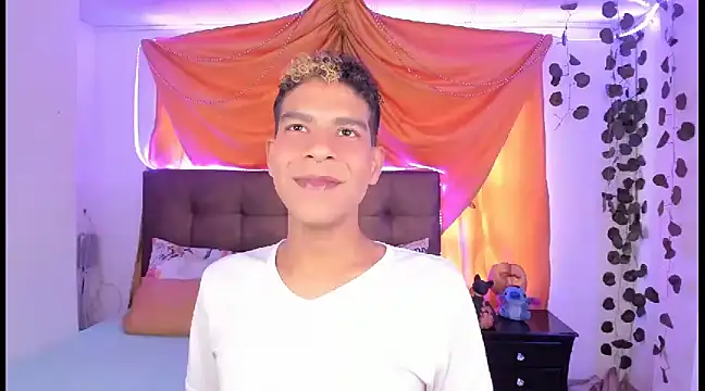 Snapshot of Ethan_Boyy chatting on March 6, 5:43 pm Ethan Boyy online show from March 6, 5:43 pm