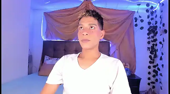 Snapshot of Ethan_Boyy chatting on March 8, 12:55 am Ethan Boyy online show from March 8, 12:55 am