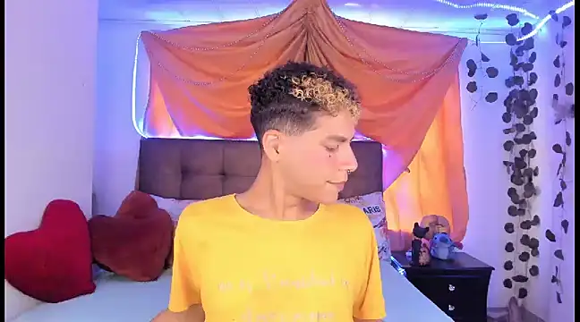 Snapshot of Ethan_Boyy chatting on March 14, 8:06 pm Ethan Boyy online show from March 14, 8:06 pm