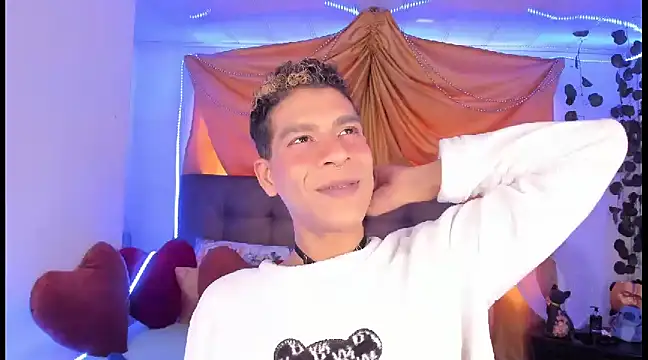 Snapshot of Ethan_Boyy chatting on March 18, 8:15 pm Ethan Boyy online show from March 18, 8:15 pm