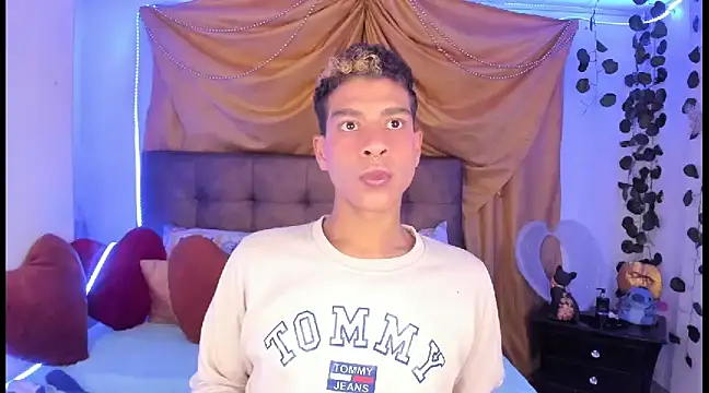 Snapshot of Ethan_Boyy chatting on March 19, 3:09 am Ethan Boyy online show from March 19, 3:09 am