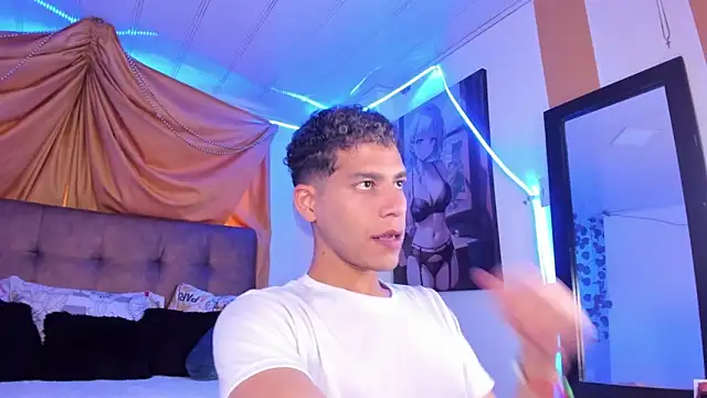 Snapshot of Ethan_Boyy chatting on September 17, 10:00 pm Ethan Boyy online show from September 17, 10:00 pm
