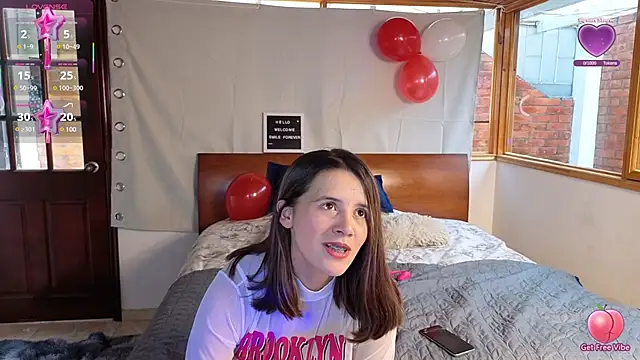 Snapshot of SexLaura_ chatting on January 25, 5:51 pm SexLaura  online show from January 25, 5:51 pm