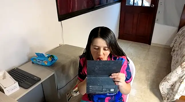 Snapshot of SexLaura_ chatting on February 13, 8:55 pm SexLaura  online show from February 13, 8:55 pm