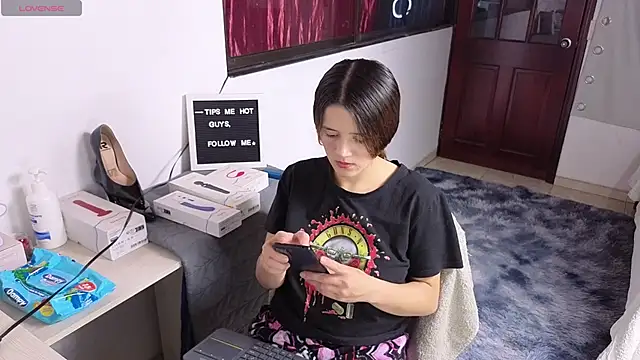 Snapshot of SexLaura_ chatting on March 3, 11:35 pm SexLaura  online show from March 3, 11:35 pm