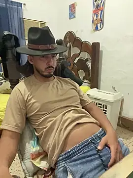 Snapshot of alejo5288 chatting on March 12, 1:45 am alejo5288 online show from March 12, 1:45 am
