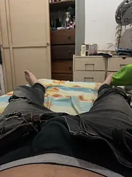 Snapshot of alejo5288 chatting on March 19, 4:22 pm alejo5288 online show from March 19, 4:22 pm