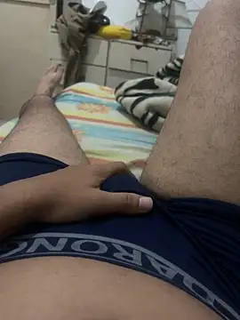 Snapshot of alejo5288 chatting on April 21, 2:04 am alejo5288 online show from April 21, 2:04 am