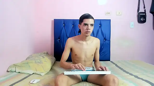 Latinos 2001 online show from December 16, 3:50 pm