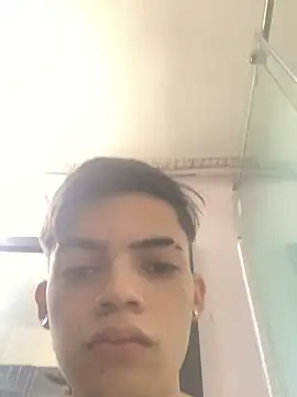 Snapshot of Latinos_2001 chatting on January 17, 2:33 pm Latinos 2001 online show from January 17, 2:33 pm