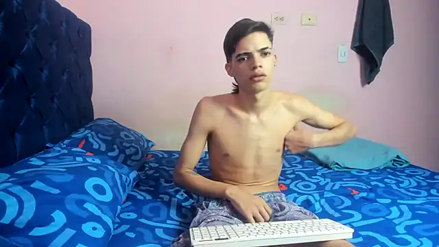 Snapshot of Latinos_2001 chatting on February 15, 4:36 pm Latinos 2001 online show from February 15, 4:36 pm