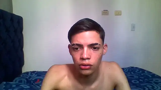 Latinos 2001 online show from April 24, 4:53 pm