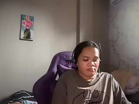 Snapshot of SophiaCourthaway chatting on May 12, 11:46 pm SophiaCourthaway online show from May 12, 11:46 pm
