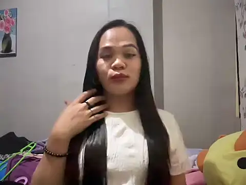 Snapshot of SophiaCourthaway chatting on May 18, 10:48 pm SophiaCourthaway online show from May 18, 10:48 pm