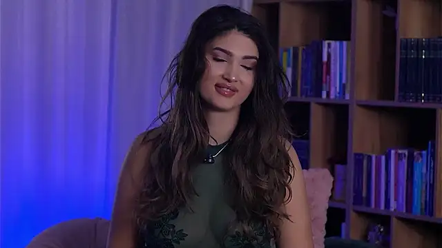 SarahPeach8 online show from March 14, 9:15 am