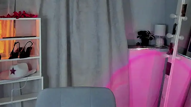 Snapshot of Sahara_Shields chatting on May 6, 10:31 am Sahara Shields online show from May 6, 10:31 am